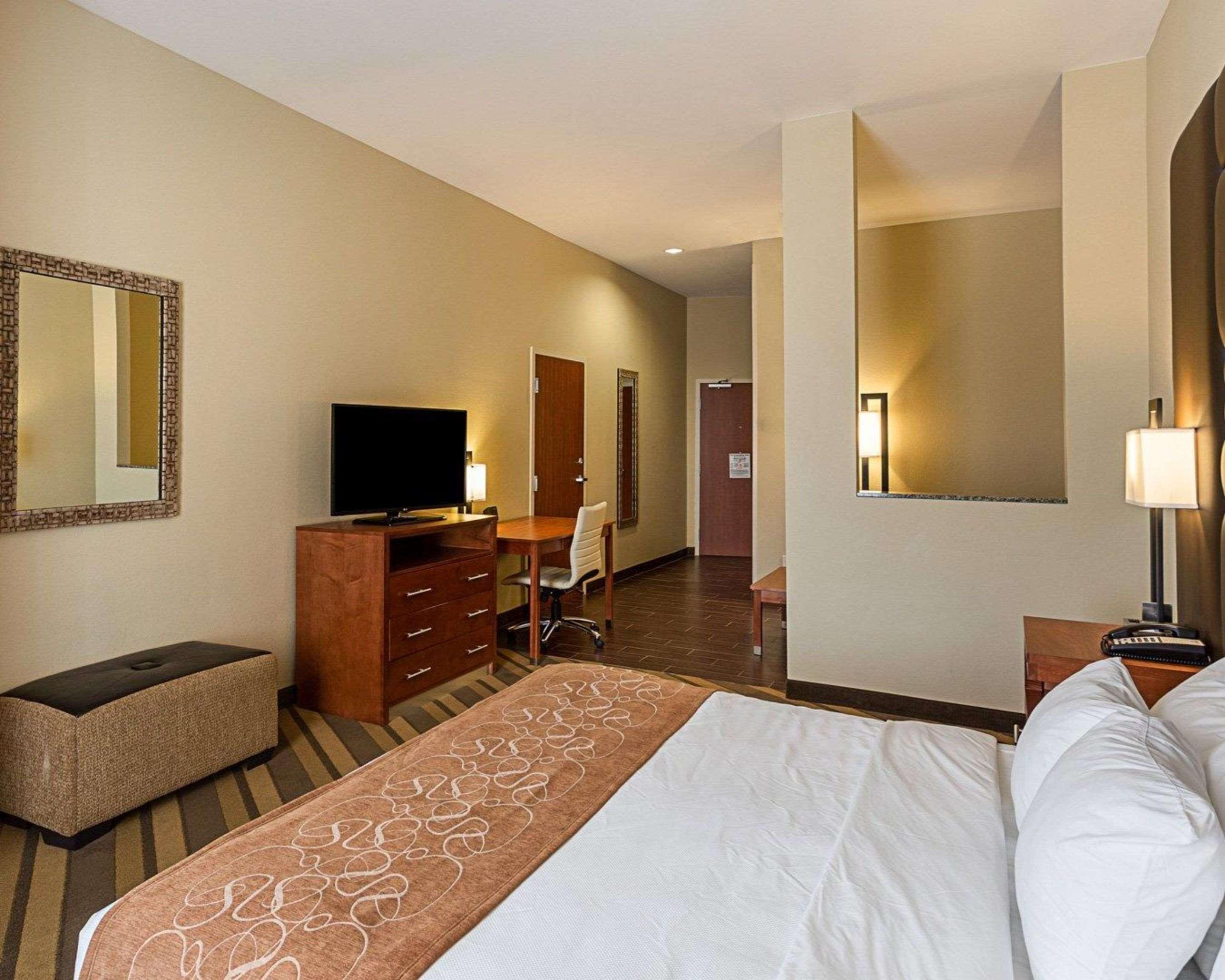 Comfort Suites Near Tanger Outlet Mall Gonzales Extérieur photo